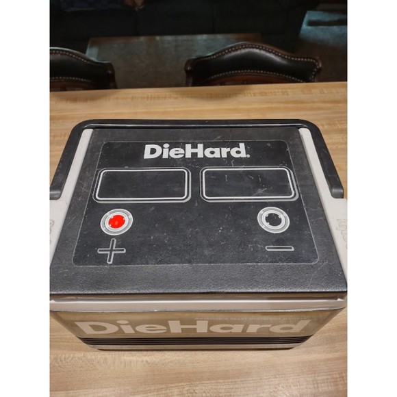 Vintage Igloo Diehard Battery Mini 6 pk. Cooler - Picture 4 of 5